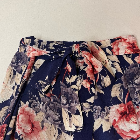 2/$20 - Gorgeous Blue & Pink Lock & Key Floral Wide Palazzo Style Flowy Pants - Picture 8 of 9